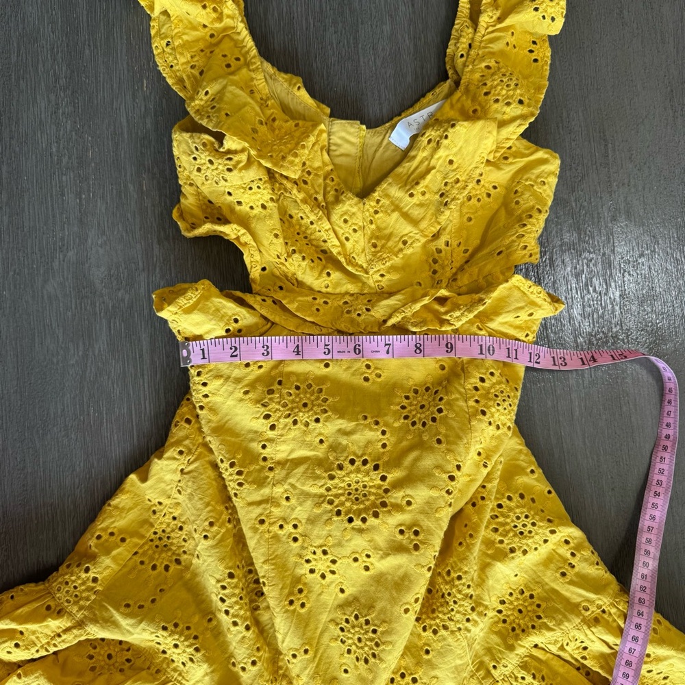 ASTR The Label Elora Ruffle Eyelet Mini Dress Cut Out XS Yellow - Picture 10 of 11